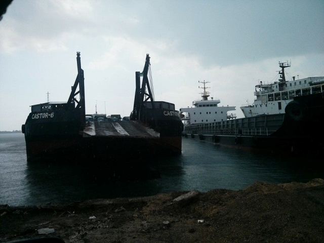 1383017109_LL_barge_dep